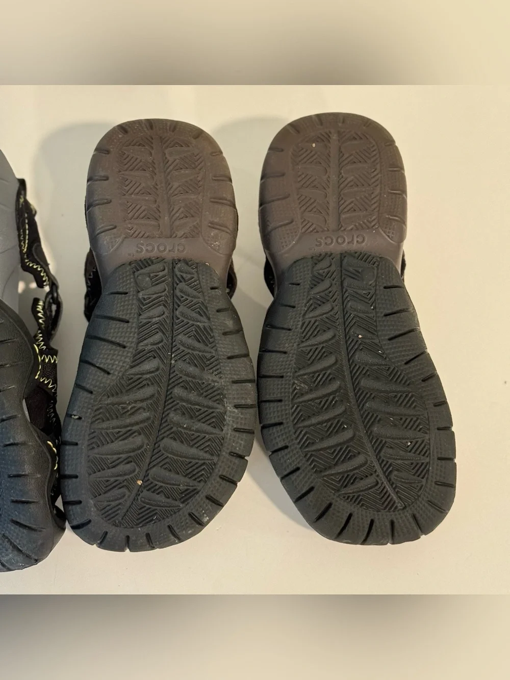 CROCS two pairs